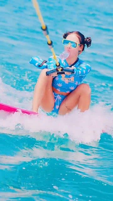 多彩时尚美发沙龙