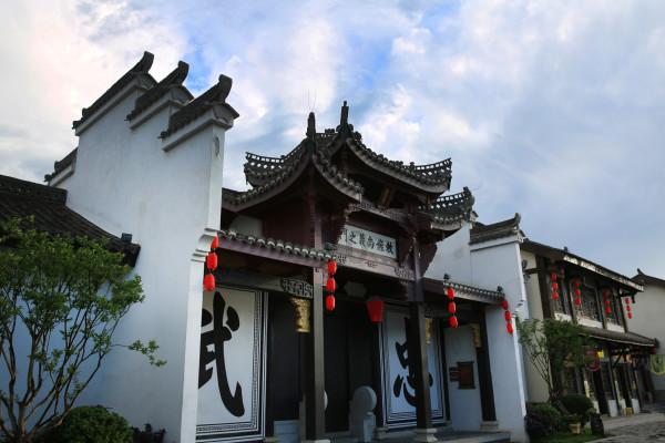 救援受困的向导